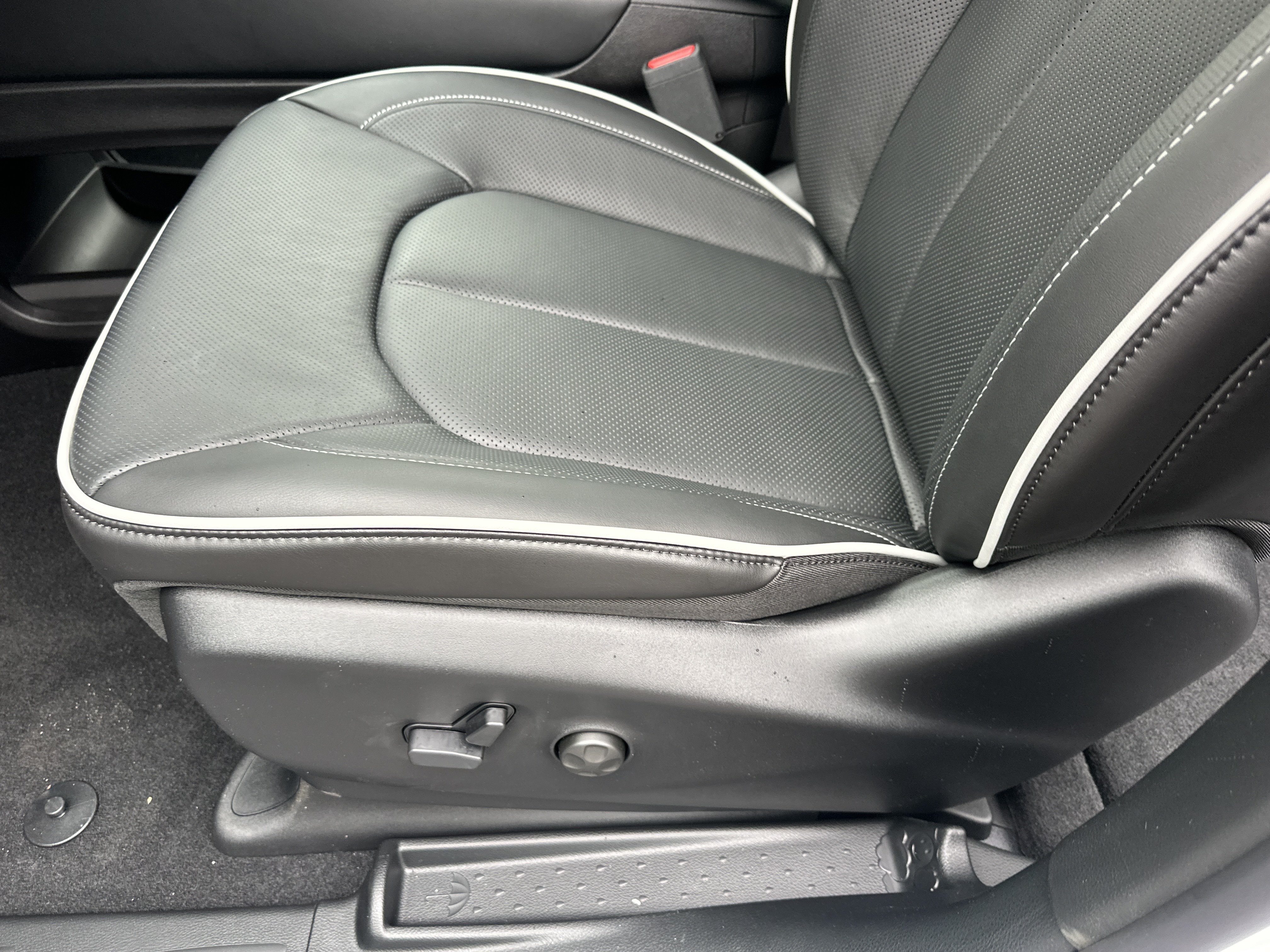 New 2027 Chrysler Pacifica Limited FWD image 28