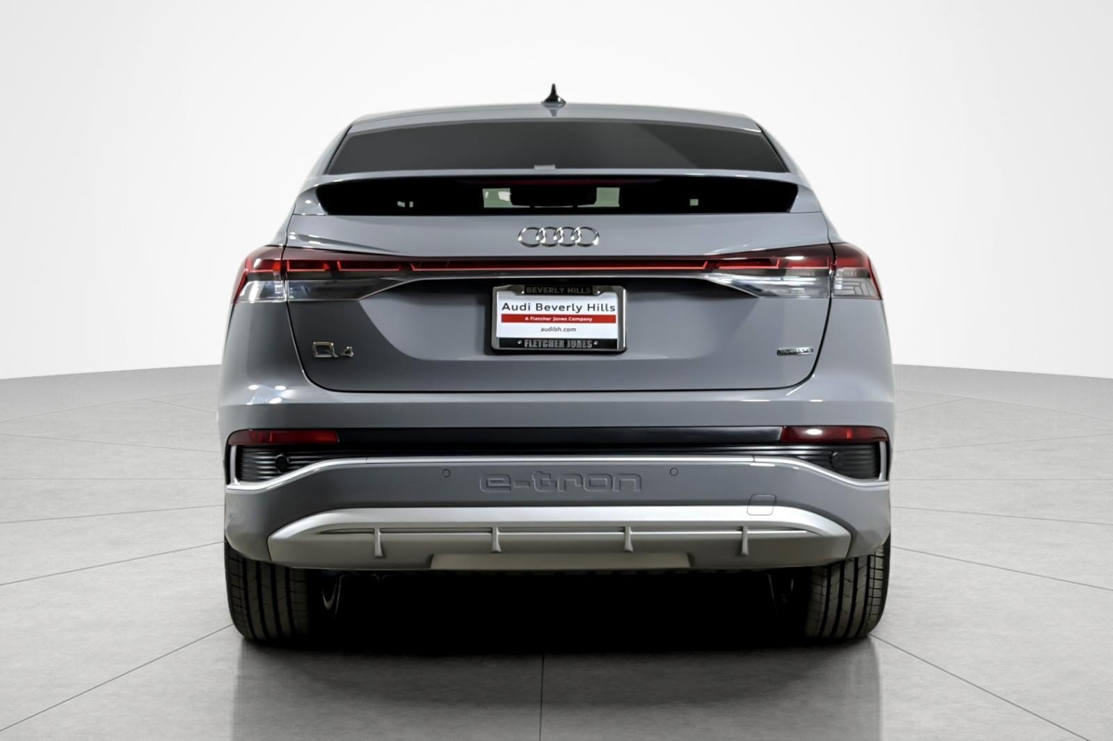 Used 2023 Audi Q4 e-tron Prestige AWD/4WD image 4