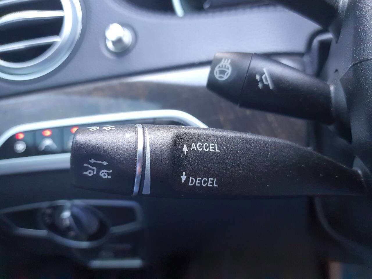 Used 2017 Mercedes-Benz S 550 4MATIC Sedan image 39