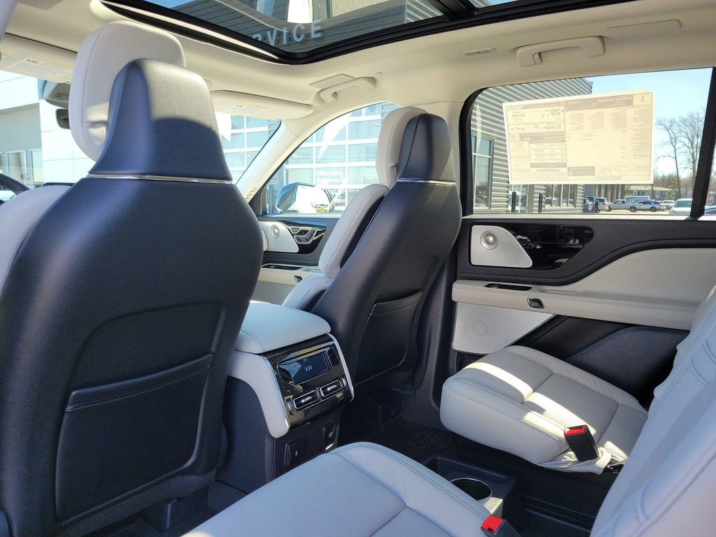 New 2026 Lincoln Aviator Reserve image 16