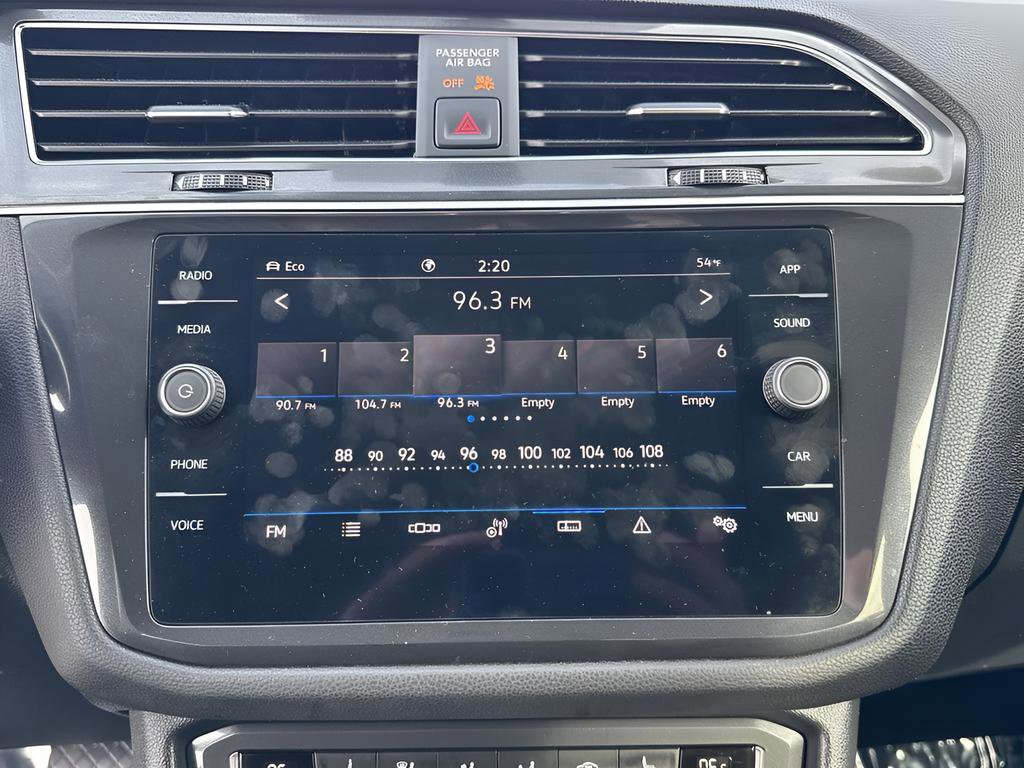 Used 2021 Volkswagen Tiguan SE image 12