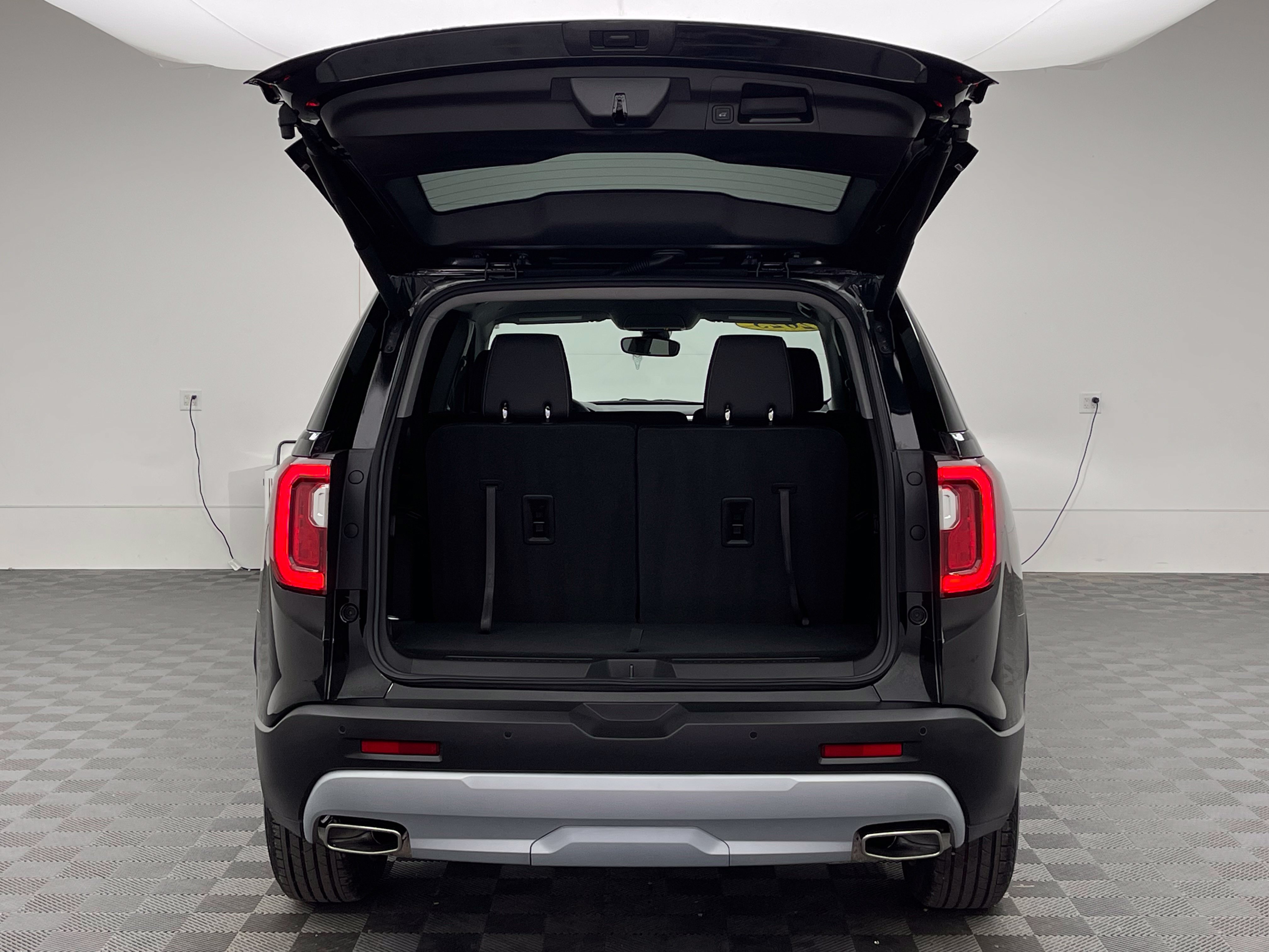 Used 2023 GMC Acadia SLT FWD image 9