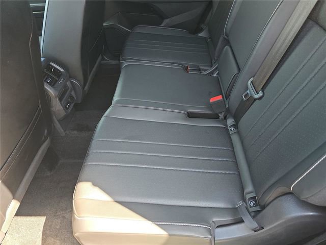 Used 2023 Volkswagen Tiguan SE R-Line image 14