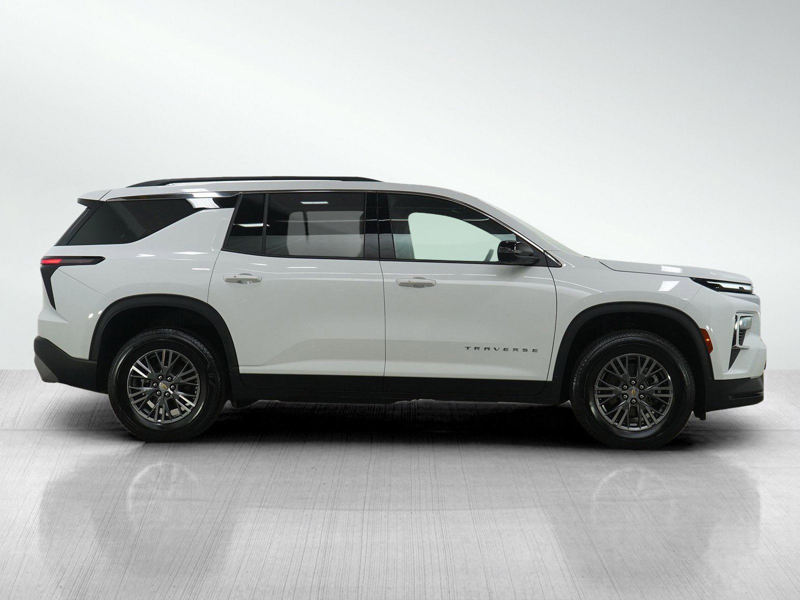 Used 2024 Chevrolet Traverse LT image 6