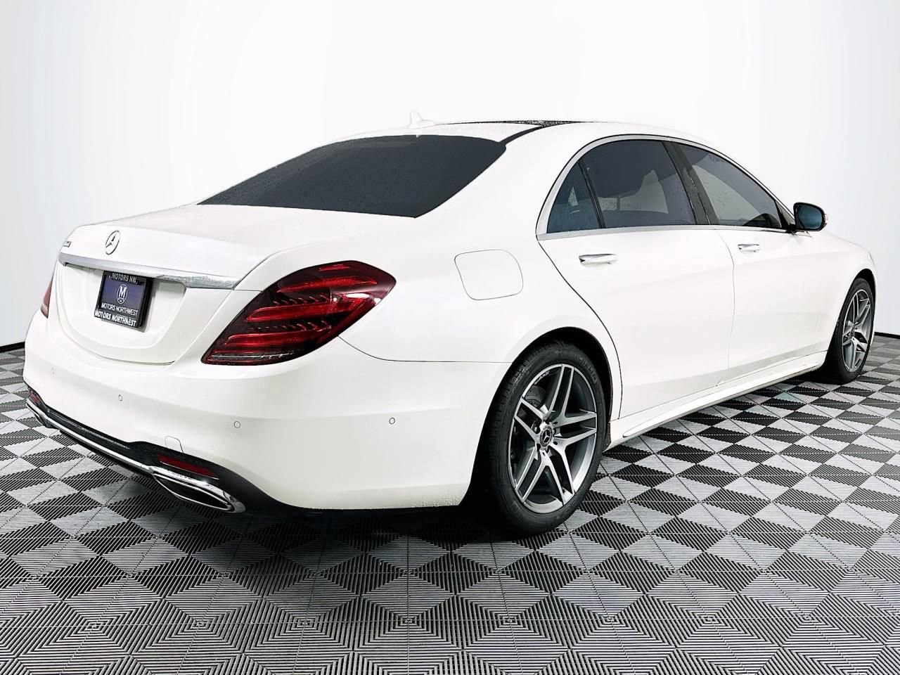 Used 2018 Mercedes-Benz S 560 Sedan image 25