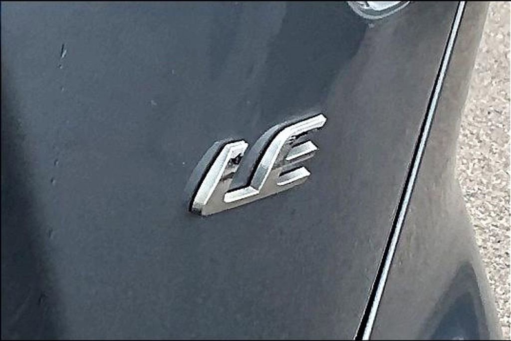 Used 2021 Toyota Corolla LE FWD image 31