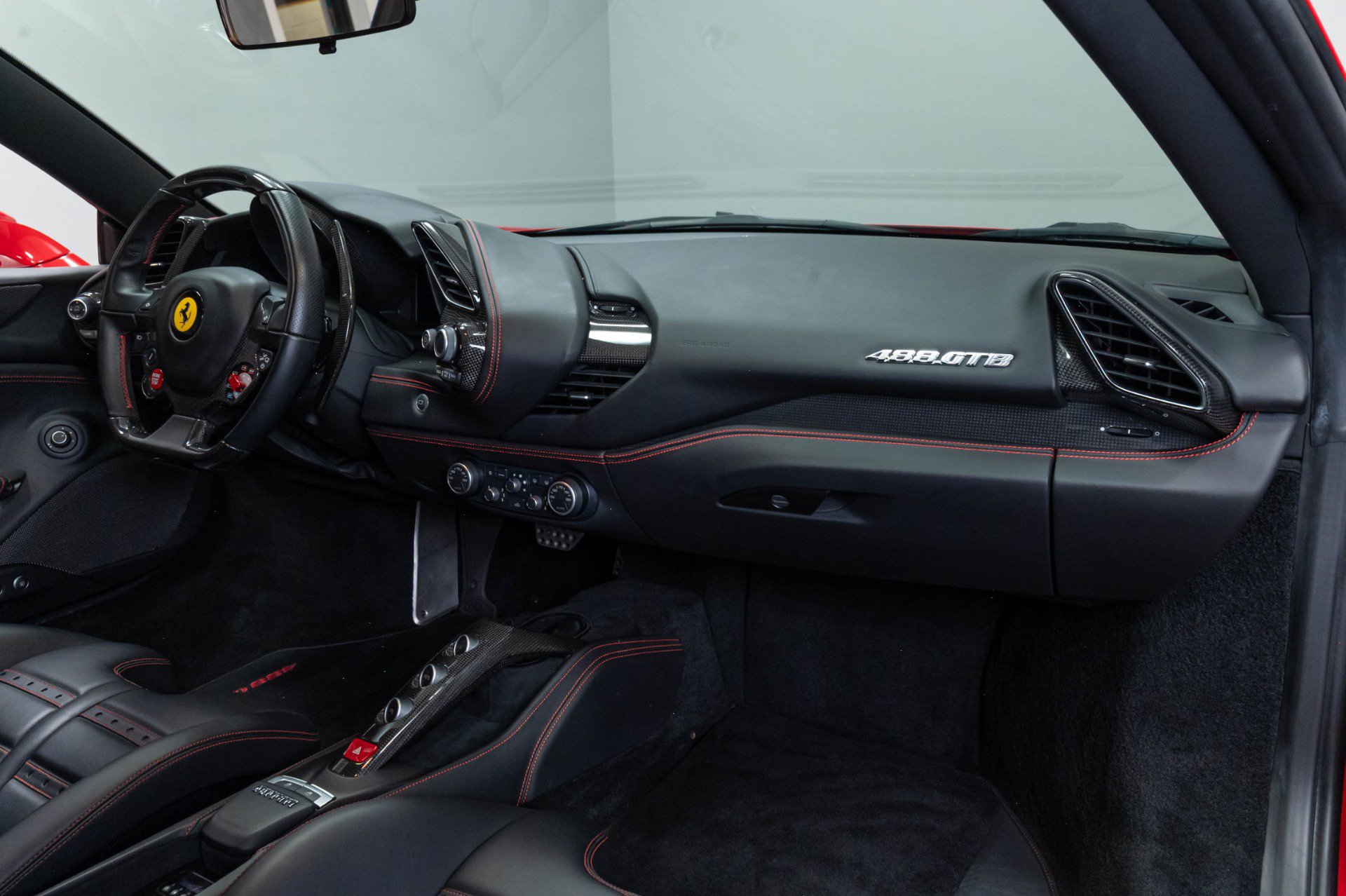 Used 2018 Ferrari 488 GTB RWD image 35