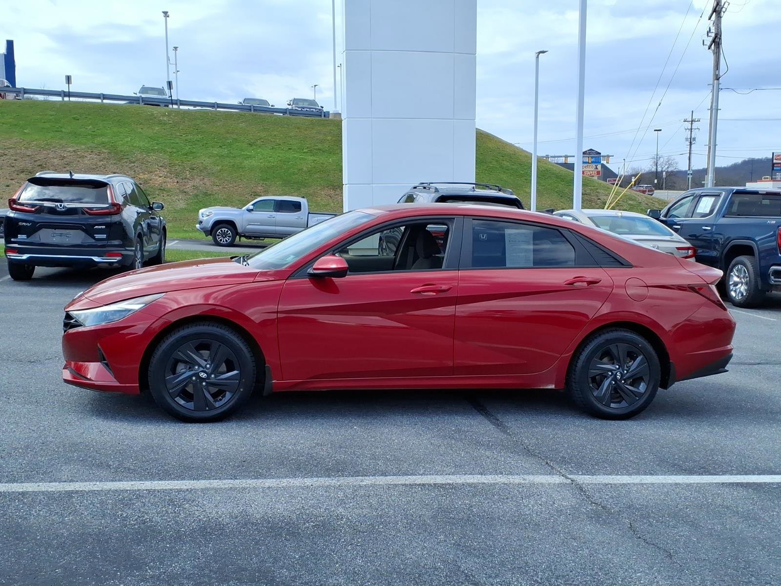 Used 2023 Hyundai Elantra SEL image 7