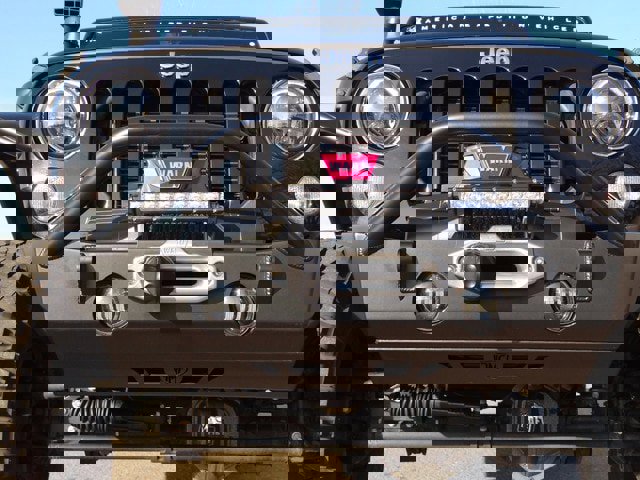 Used 2015 Jeep Wrangler Unlimited Rubicon w/ Connectivity Group image 8