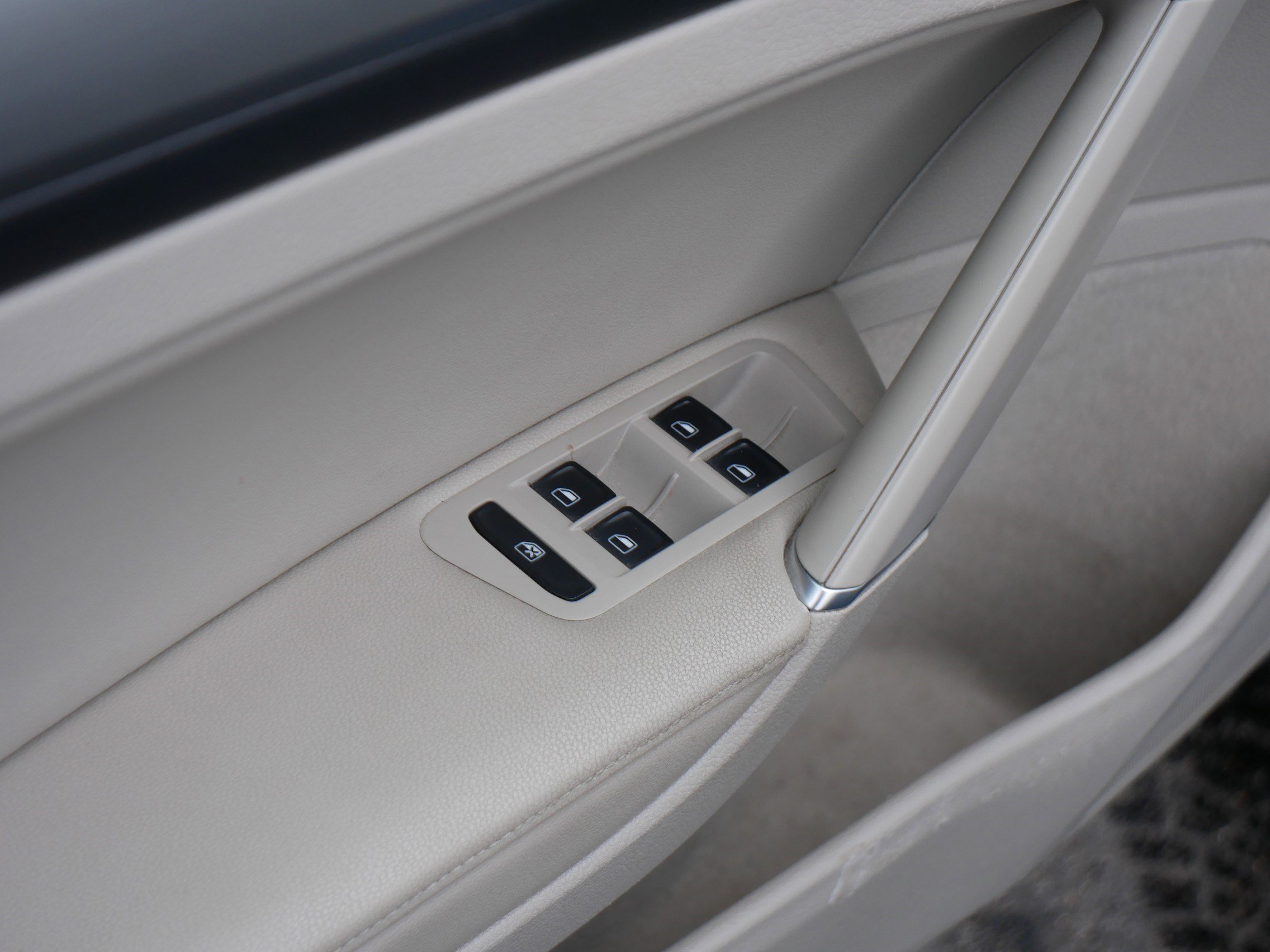 Used 2015 Volkswagen Golf SE image 19