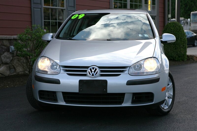 Used 2009 Volkswagen Rabbit S FWD image 2