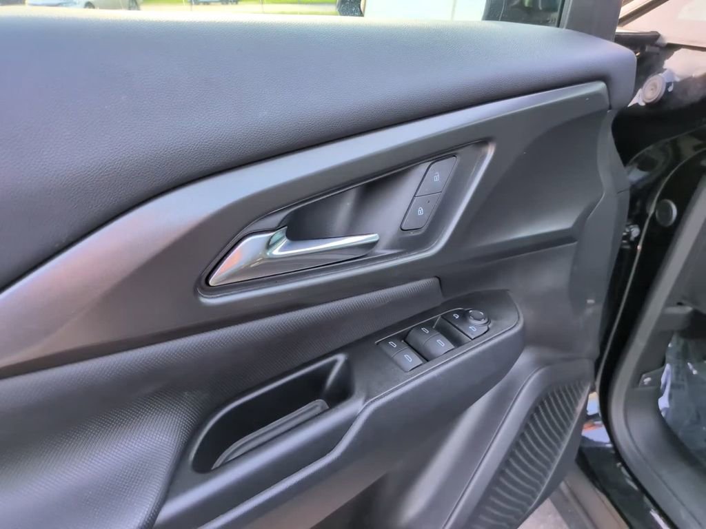 Used 2025 Chevrolet Equinox EV LT FWD image 17