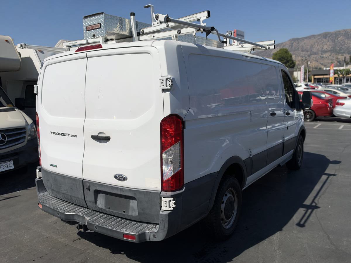 Used 2016 Ford Transit 250 130 Low Roof RWD image 4