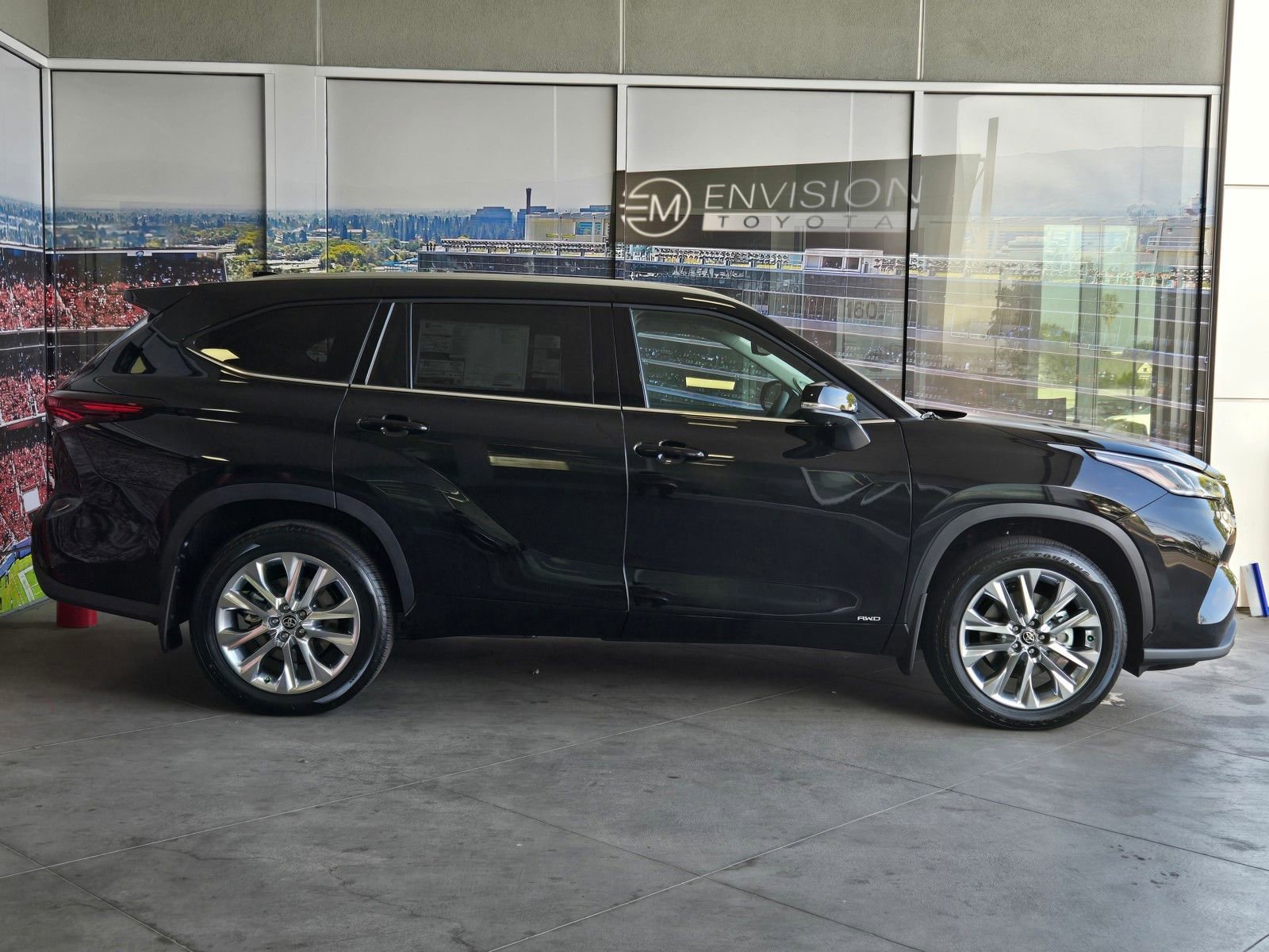 Certified 2026 Toyota Highlander Limited AWD/4WD image 4