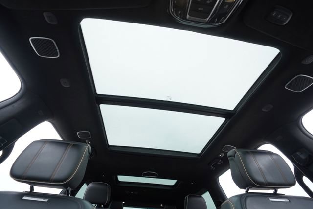 Used 2024 Jeep Grand Wagoneer L Series III image 12