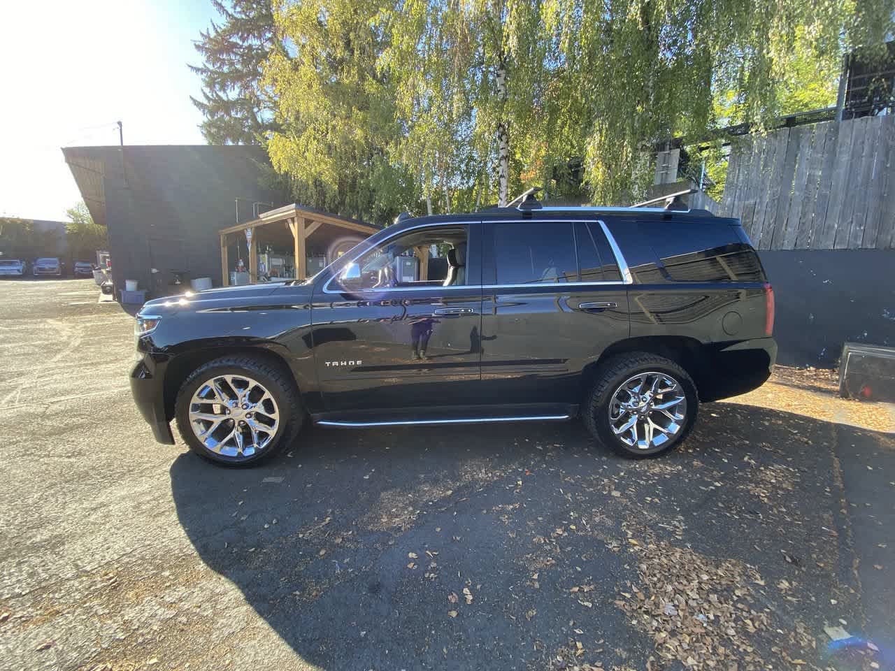 Used 2020 Chevrolet Tahoe Premier w/ 6.2L Performance Package AWD/4WD image 3
