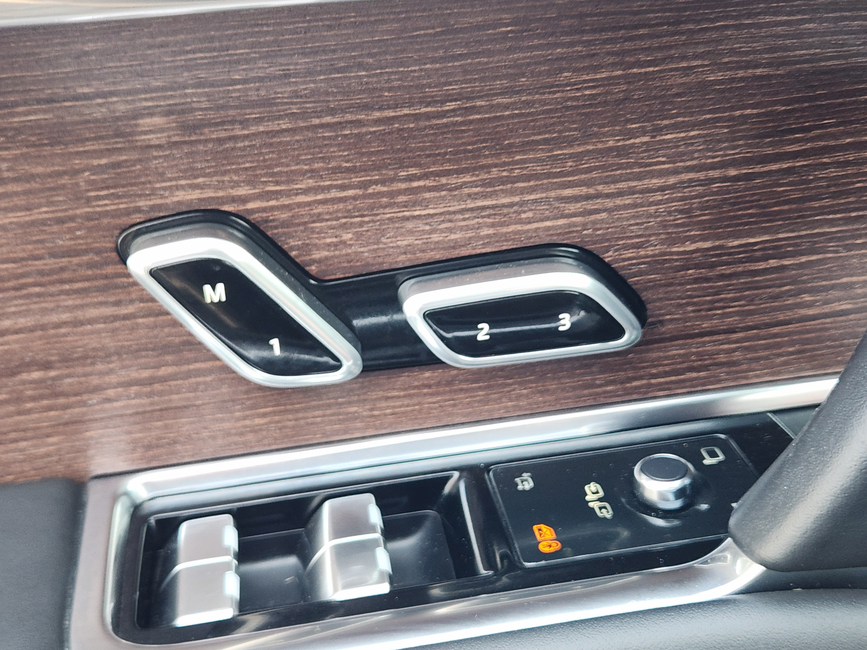 Certified 2023 Land Rover Range Rover SE AWD/4WD image 19