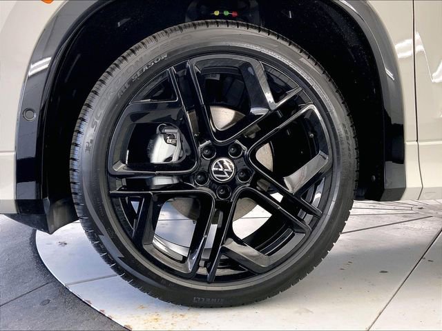 New 2026 Volkswagen Tiguan SE R-Line image 12