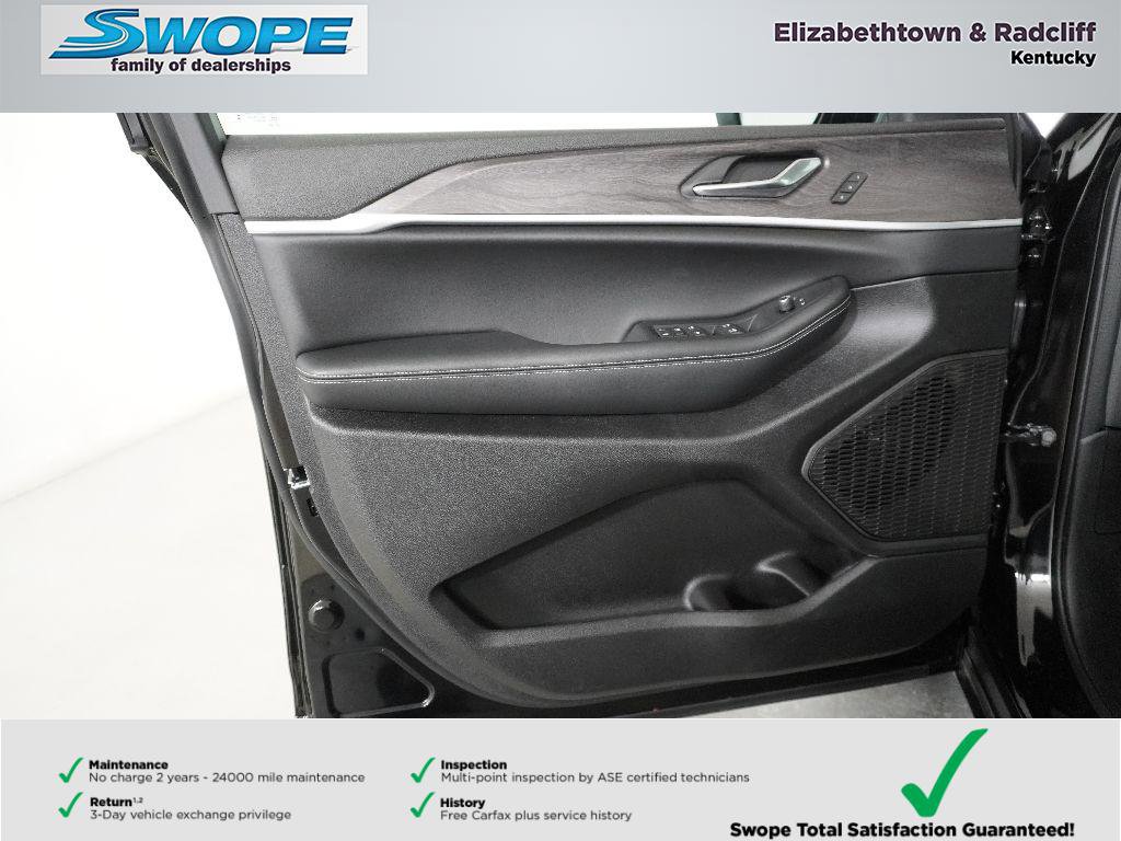 Certified 2025 Jeep Grand Cherokee L Limited w/ Luxury Tech Group II image 15