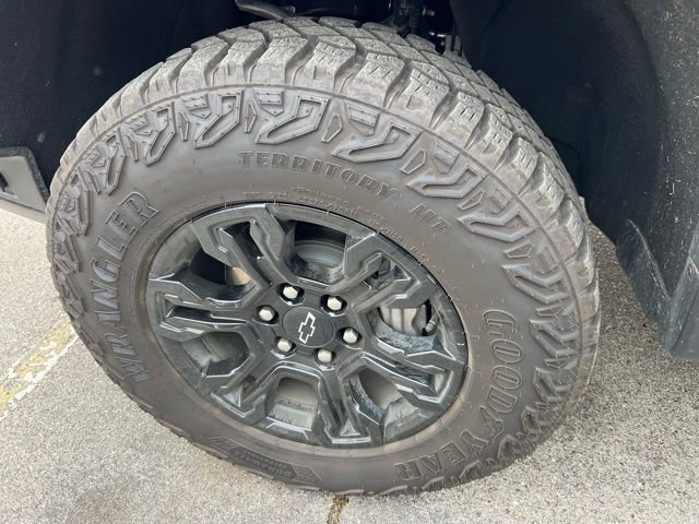 Used 2025 Chevrolet Silverado 1500 ZR2 w/ Technology Package image 12