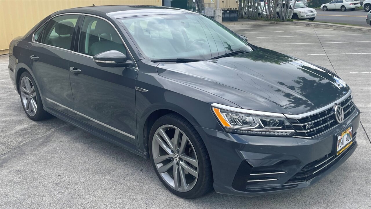 Used 2017 Volkswagen Passat 1.8T R-Line w/ R-Line Lighting Package FWD image 4