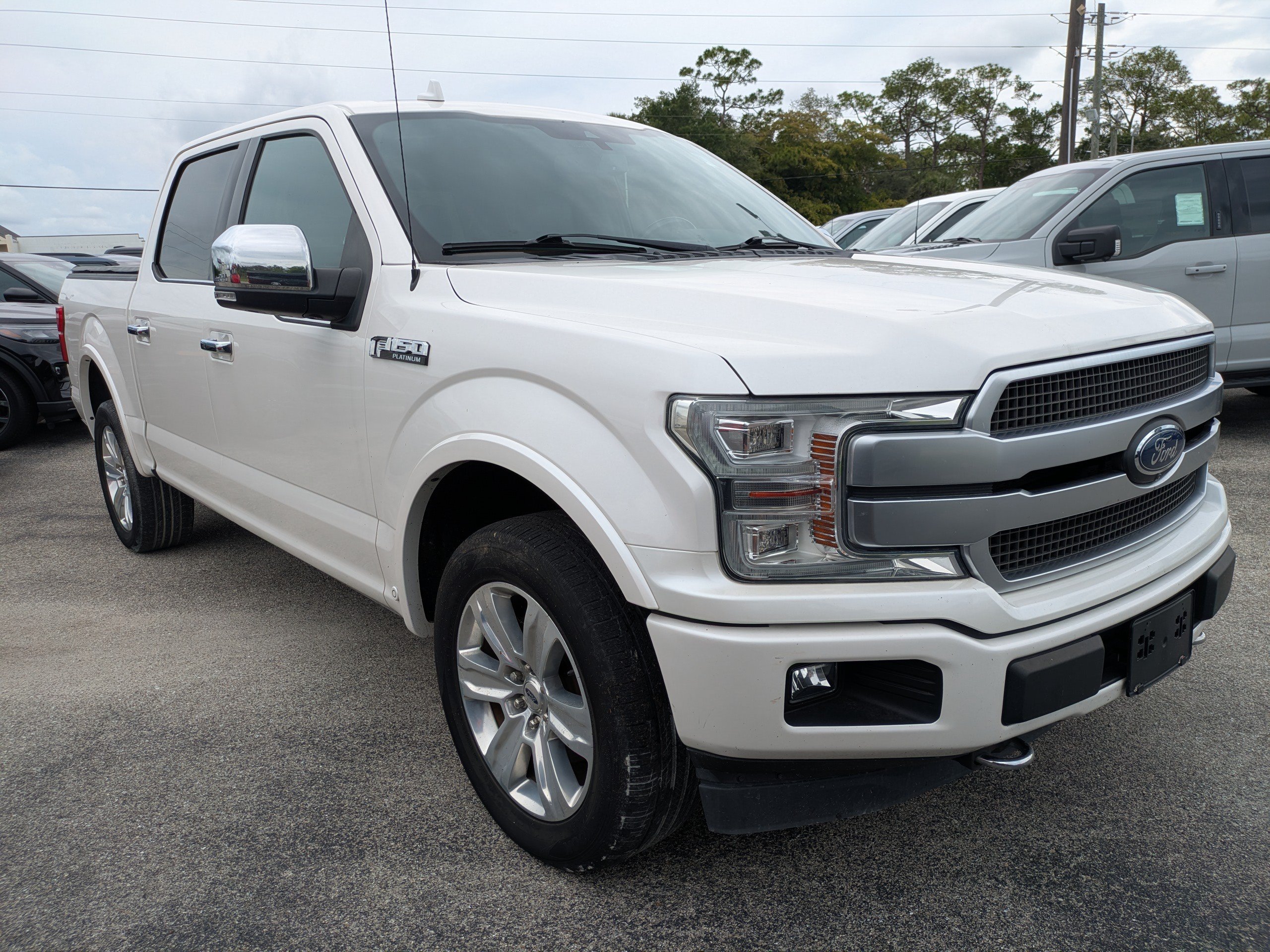 Used 2019 Ford F150 Platinum w/ Equipment Group 701A Luxury AWD/4WD image 2
