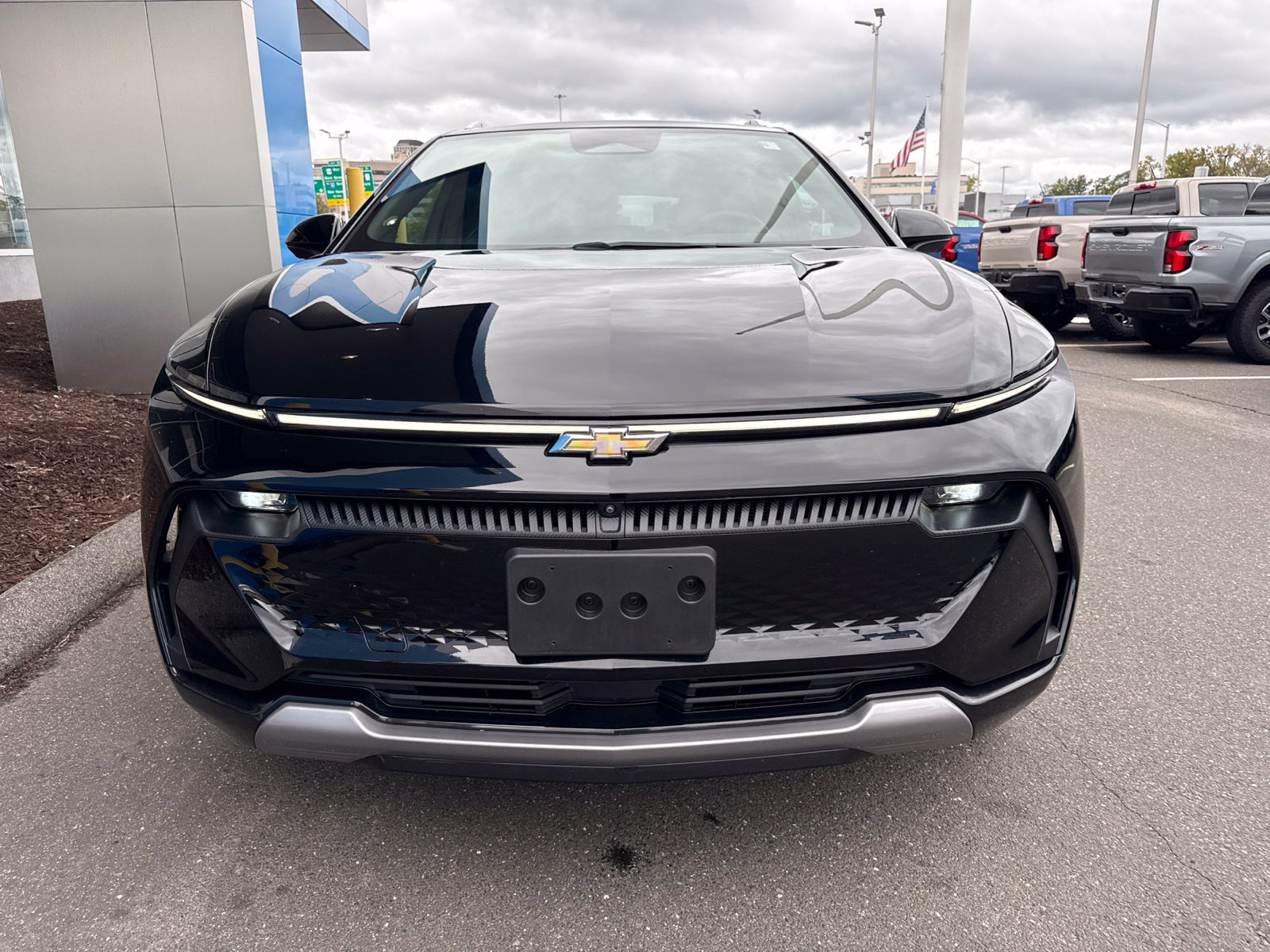 Used 2024 Chevrolet Equinox EV LT AWD/4WD image 3