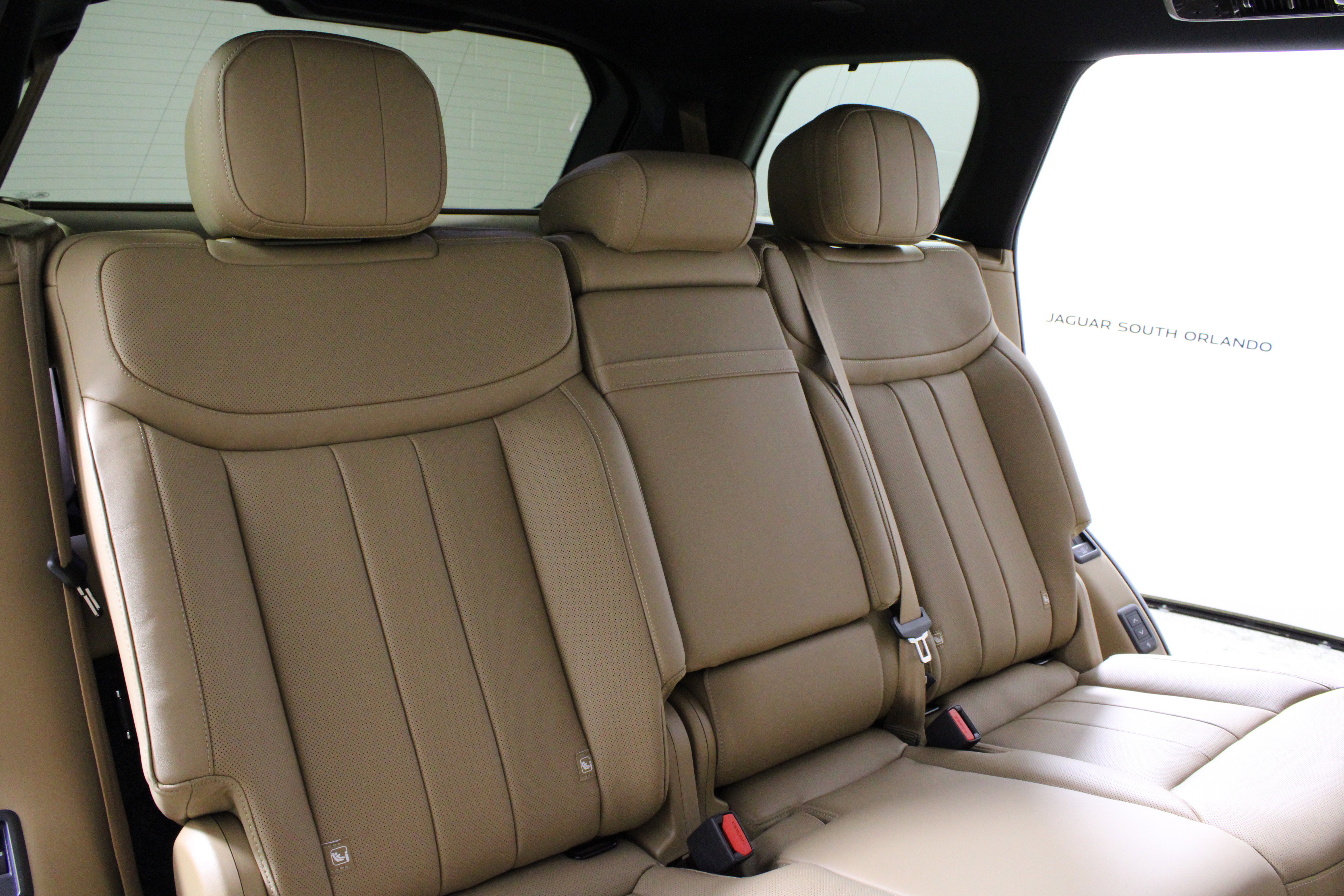 New 2026 Land Rover Range Rover Long Wheelbase SE image 12