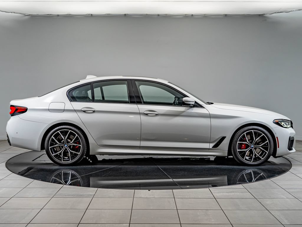 Used 2022 BMW 540i w/ M Sport Package RWD image 4