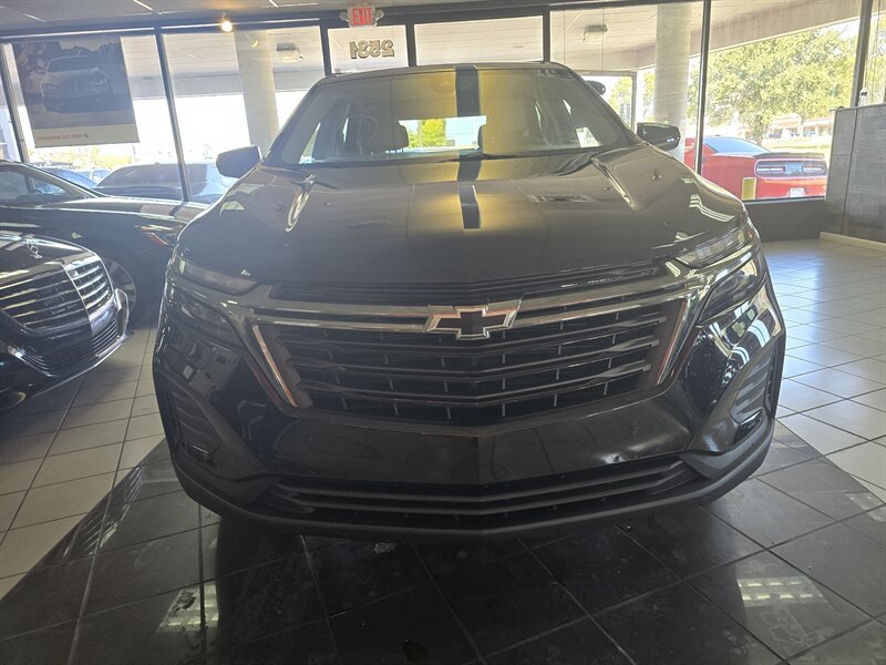Used 2023 Chevrolet Equinox LS w/ LS Convenience Package FWD image 2