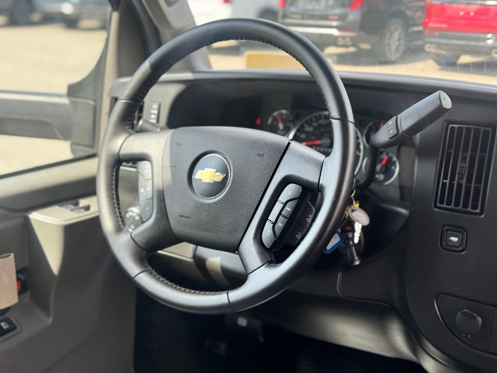 Used 2022 Chevrolet Express 3500 w/ Power Convenience Package RWD image 13
