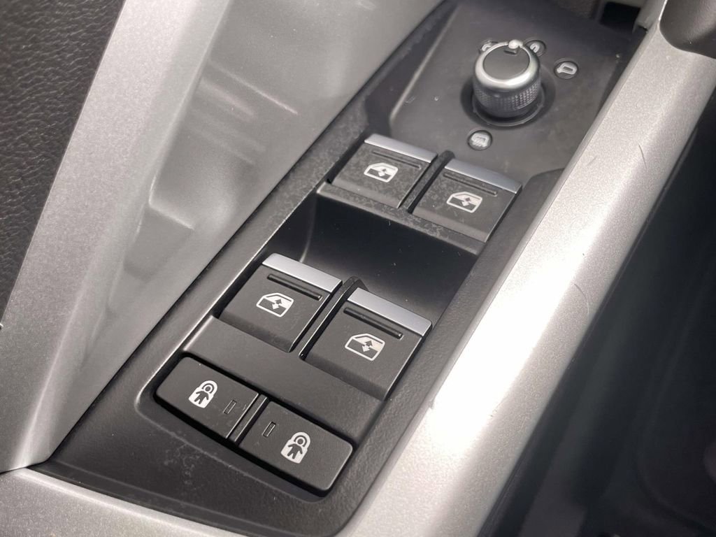 Certified 2025 Audi Q3 2.0T Premium AWD/4WD image 33