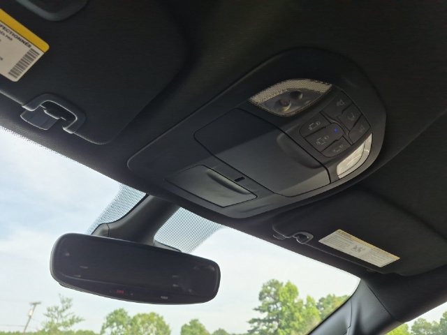 Used 2025 Chrysler Pacifica Select FWD image 28