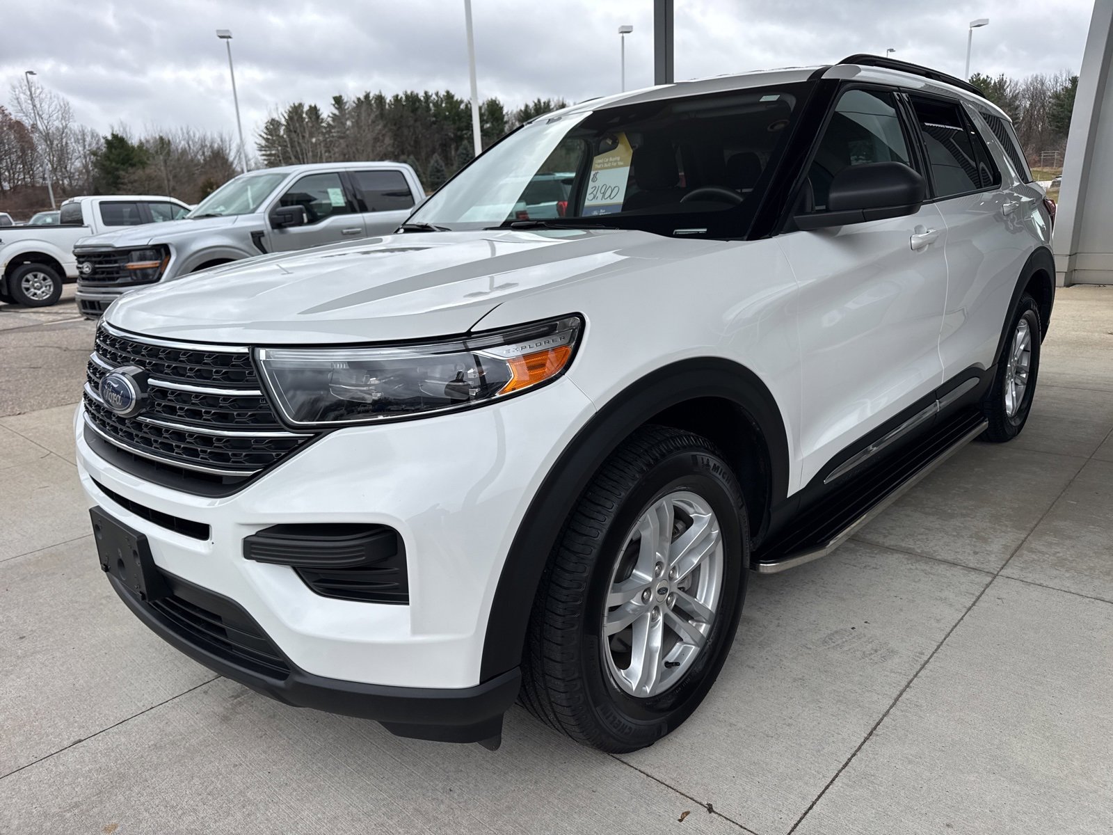 Certified 2023 Ford Explorer XLT image 3