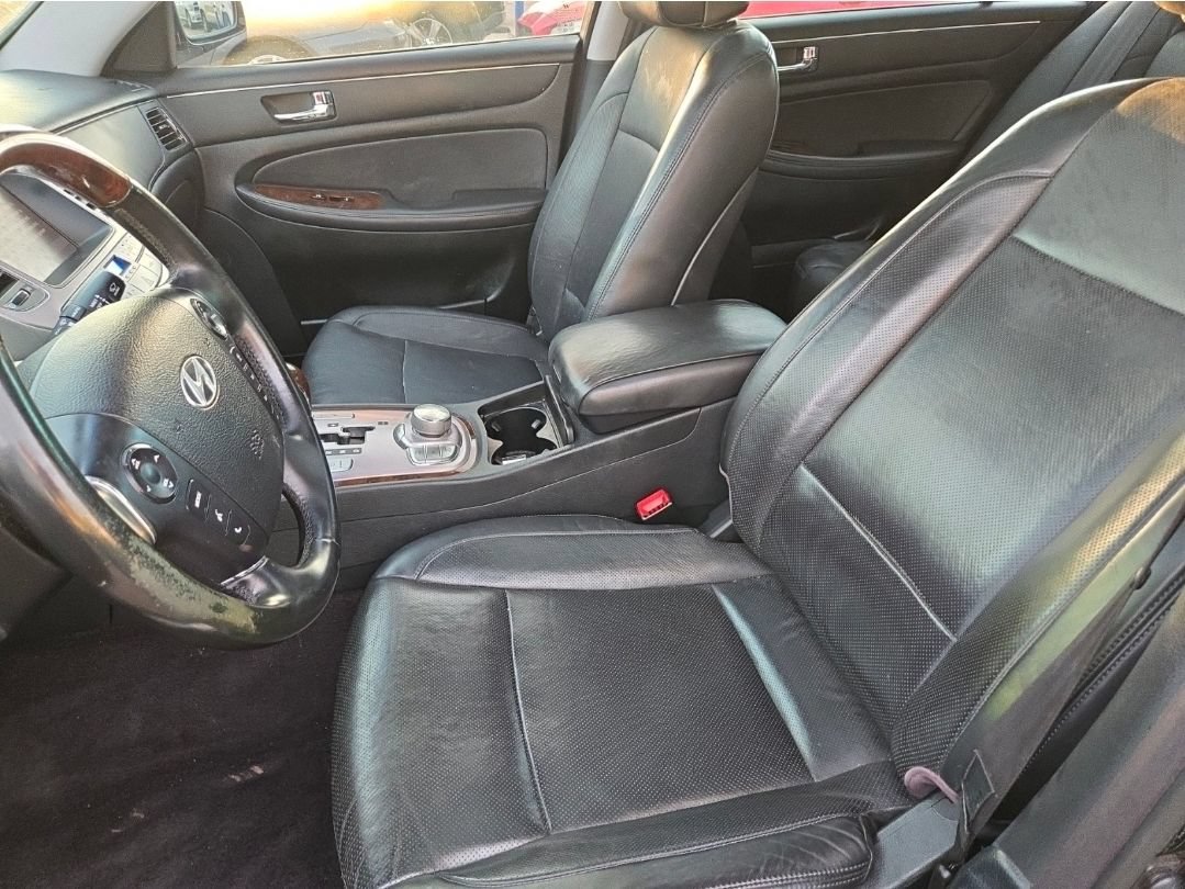 Used 2011 Hyundai Genesis 4.6 RWD image 12