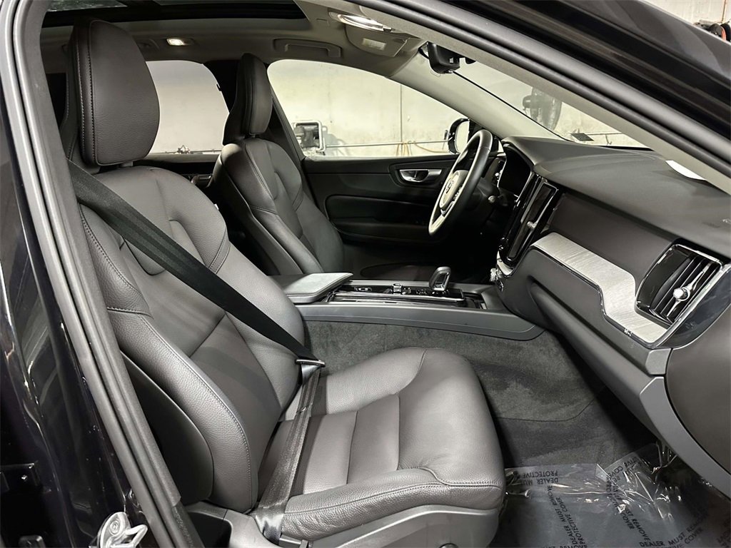 Used 2025 Volvo XC60 B5 Plus image 18