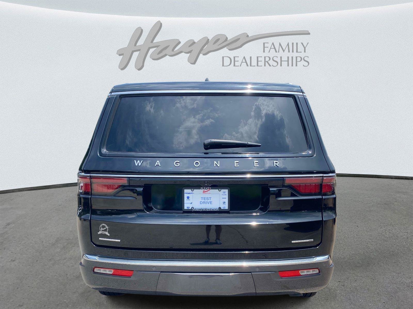 Used 2022 Jeep Wagoneer Series II AWD/4WD image 4