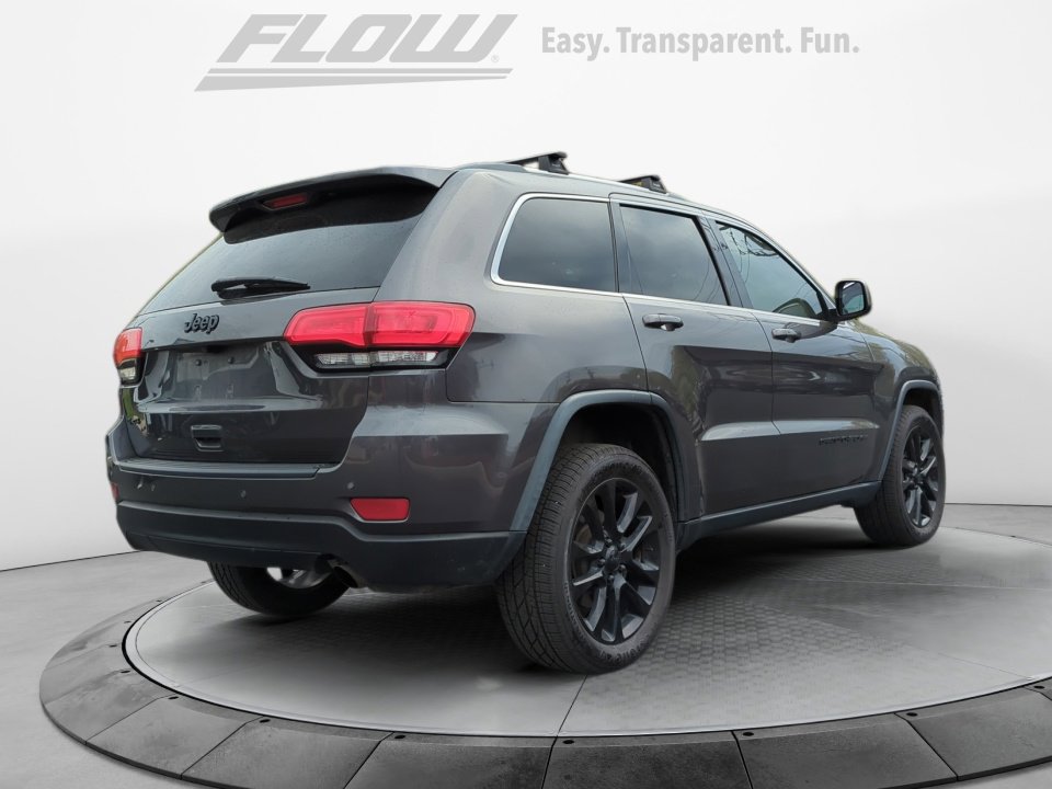 Used 2019 Jeep Grand Cherokee Laredo w/ Security & Convenience Group AWD/4WD image 9