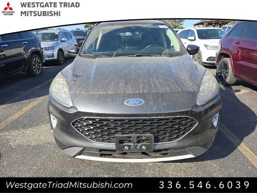 Used 2020 Ford Escape Titanium image 3