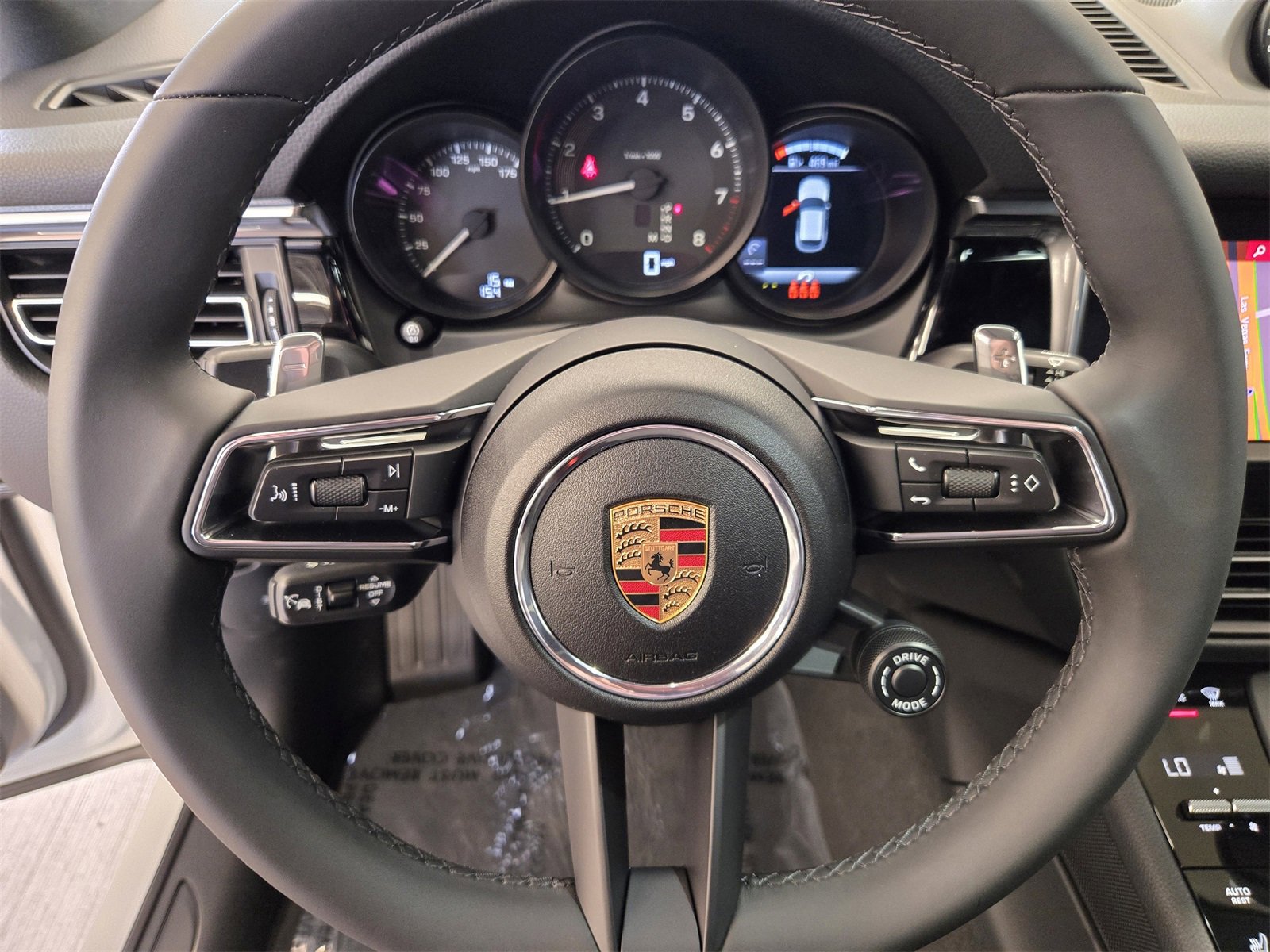 New 2025 Porsche Macan image 18