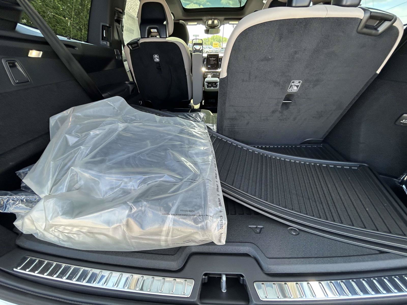 New 2026 Volvo XC90 B6 Plus w/ Protection Package Premier AWD/4WD image 18