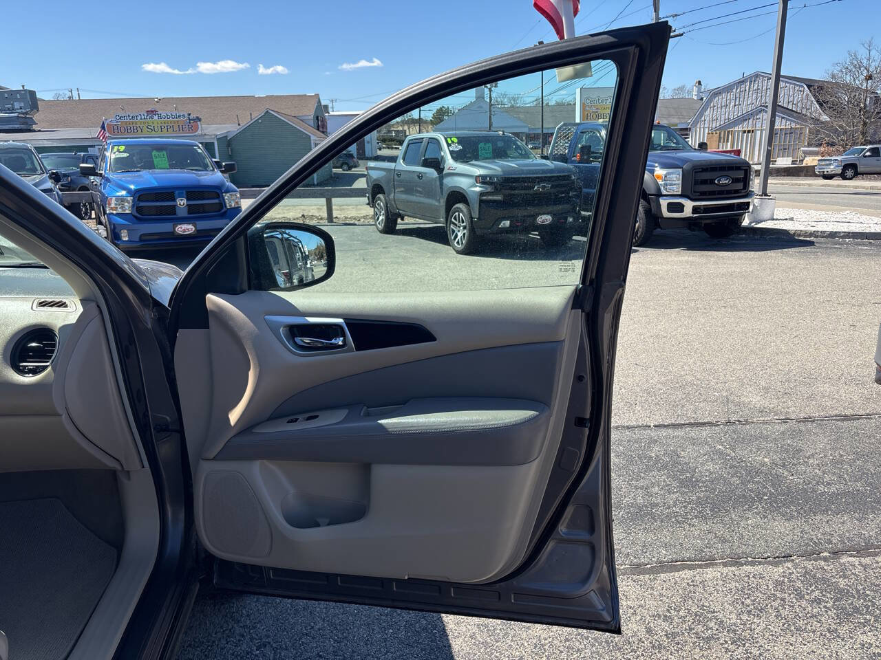 Used 2013 Nissan Pathfinder S AWD/4WD image 34
