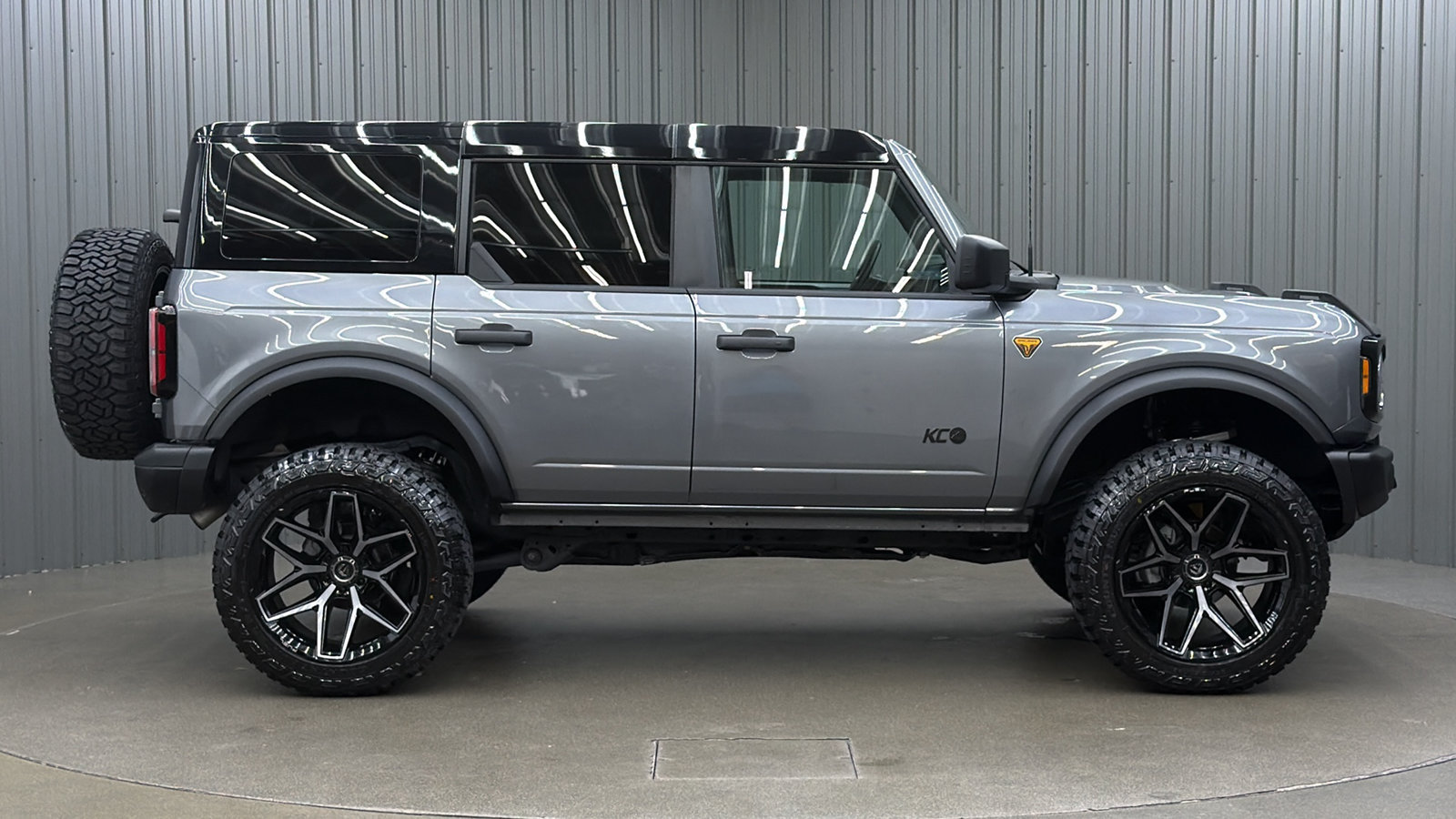 Used 2025 Ford Bronco Badlands w/ Black Appearance Package AWD/4WD image 6