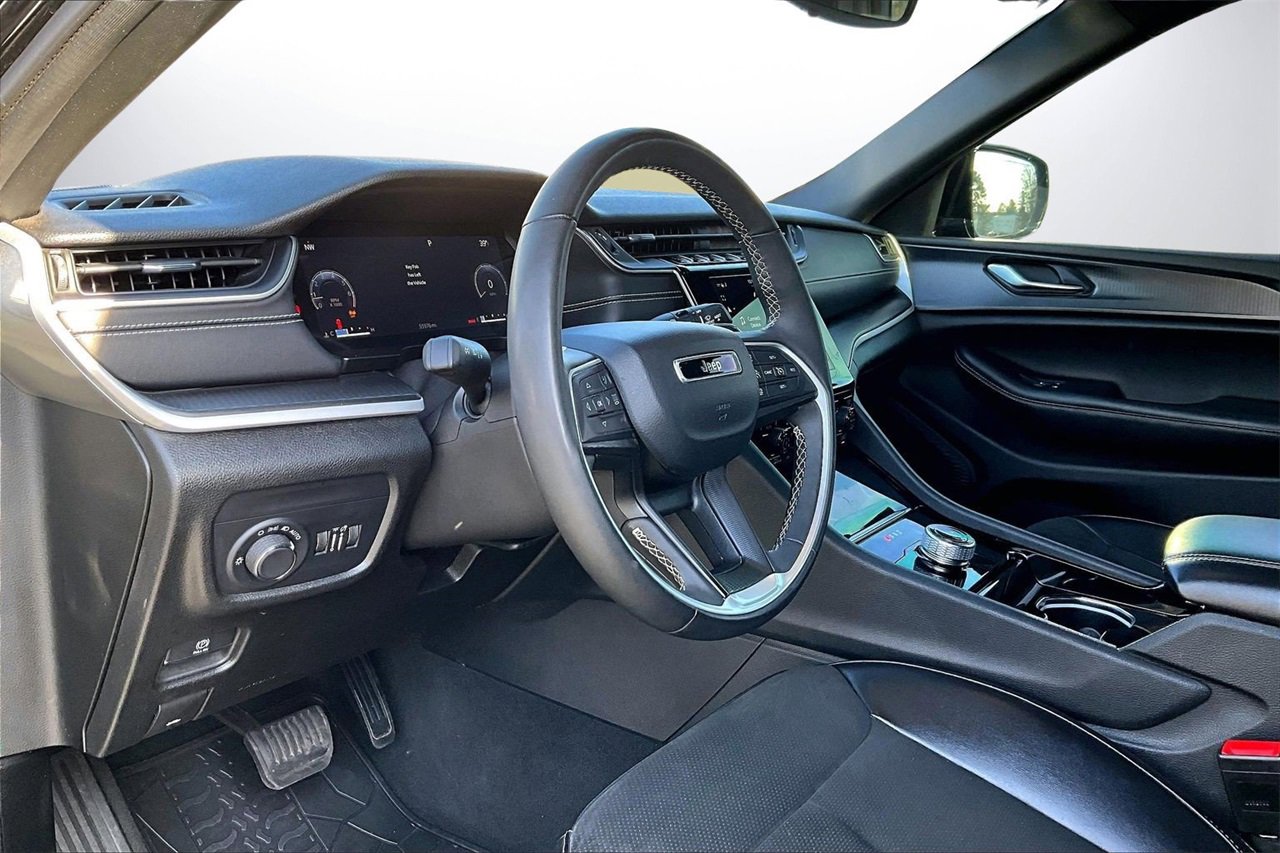 Used 2023 Jeep Grand Cherokee L Altitude image 17