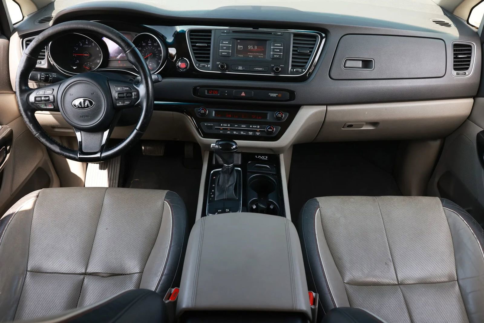 Used 2015 Kia Sedona EX image 2