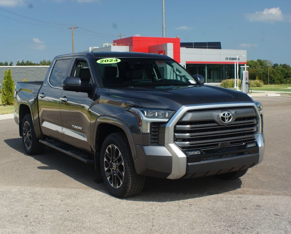 Used 2024 Toyota Tundra Limited AWD/4WD image 2