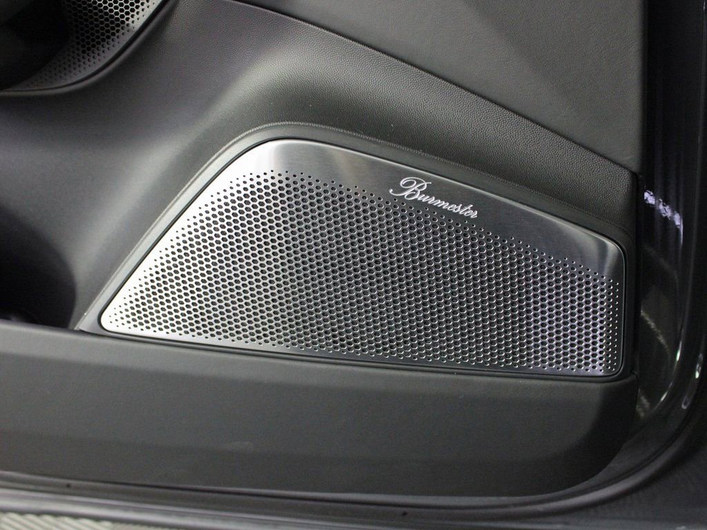 Certified 2025 Porsche Macan Turbo Electric AWD/4WD image 16