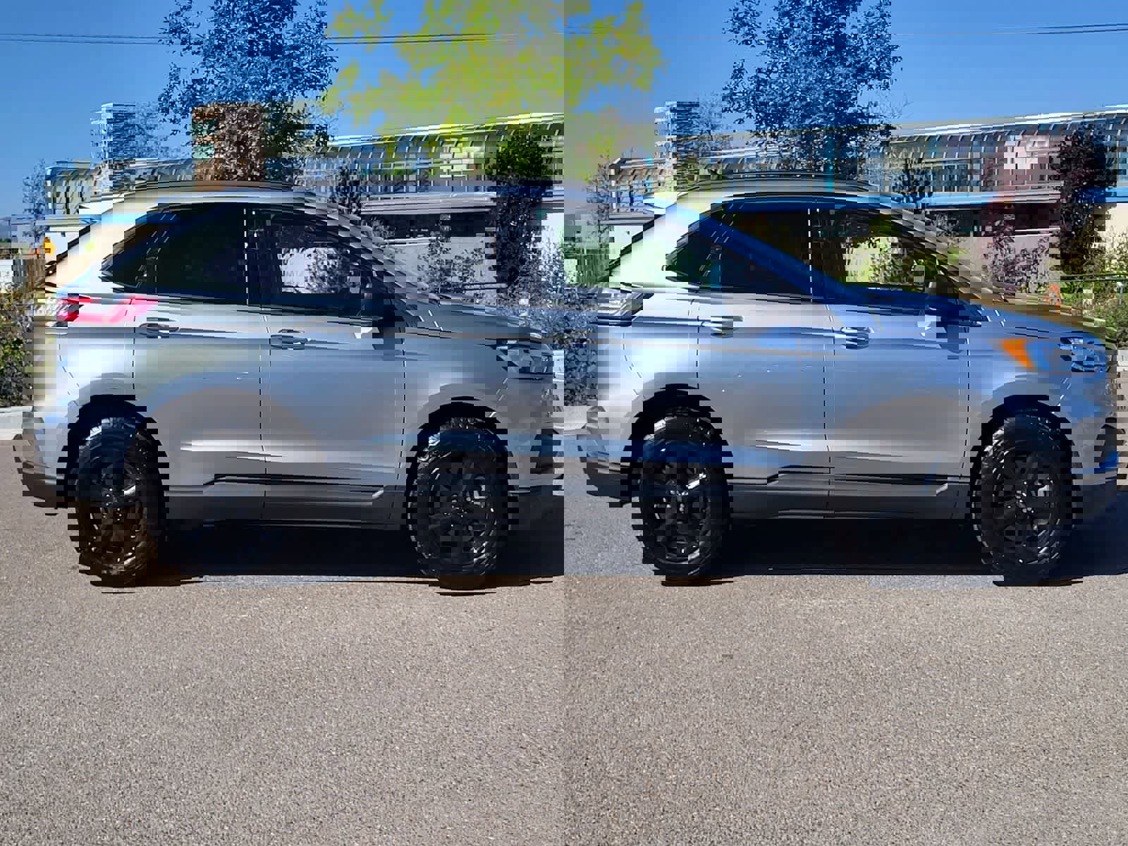 Used 2024 Ford Edge SE AWD/4WD image 4