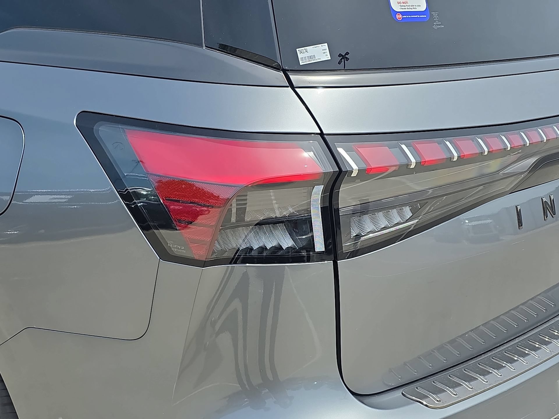 New 2026 INFINITI QX80 4WD w/ Sport Exterior Package image 32
