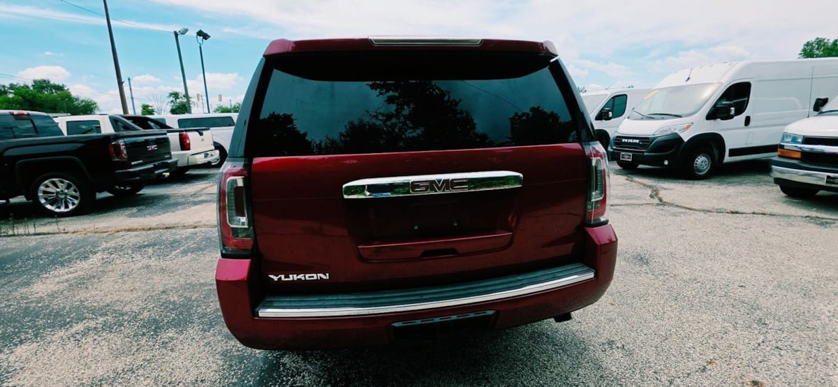 Used 2015 GMC Yukon Denali w/ Premium Package AWD/4WD image 4